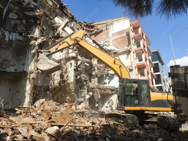 building-demolition-excavator-with-long-mechanical-arm-destruction-house-heavy-machinery-hydraulic-construction-equipment_519469-6987